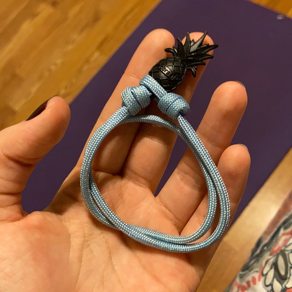Dorsal bracelet